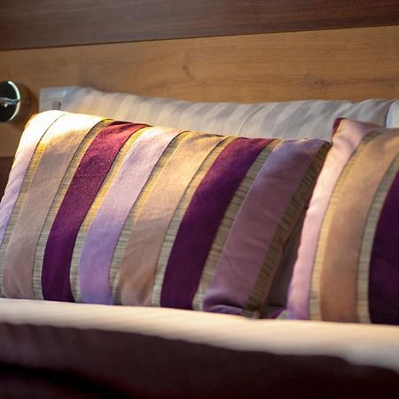 The Cedars Hotel Wokingham Bagian luar foto