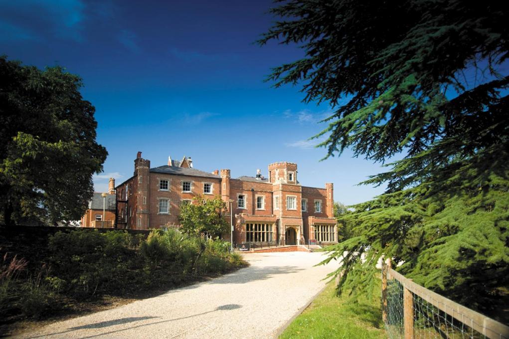 The Cedars Hotel Wokingham Bagian luar foto