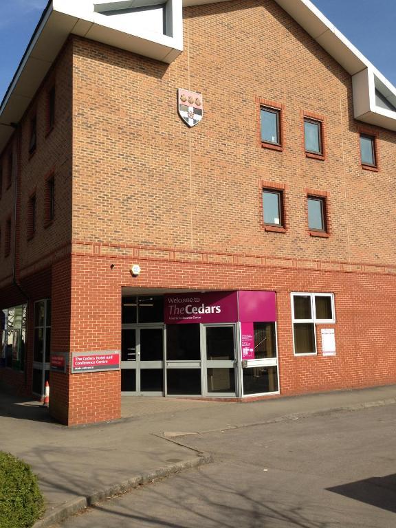 The Cedars Hotel Wokingham Bagian luar foto