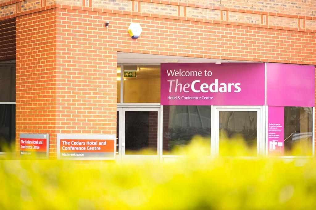 The Cedars Hotel Wokingham Bagian luar foto